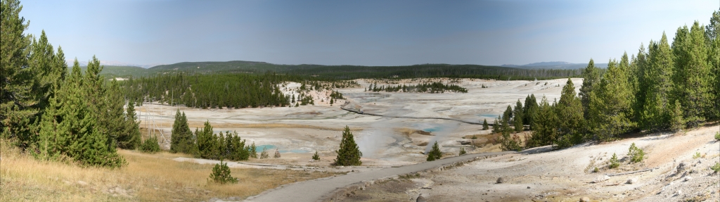 Yellowstone-ArtistsPaintpots-pano1 